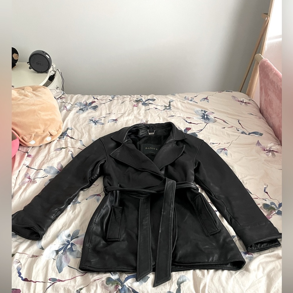 Authentic Danier Canada vintage genuine leather small black jacket